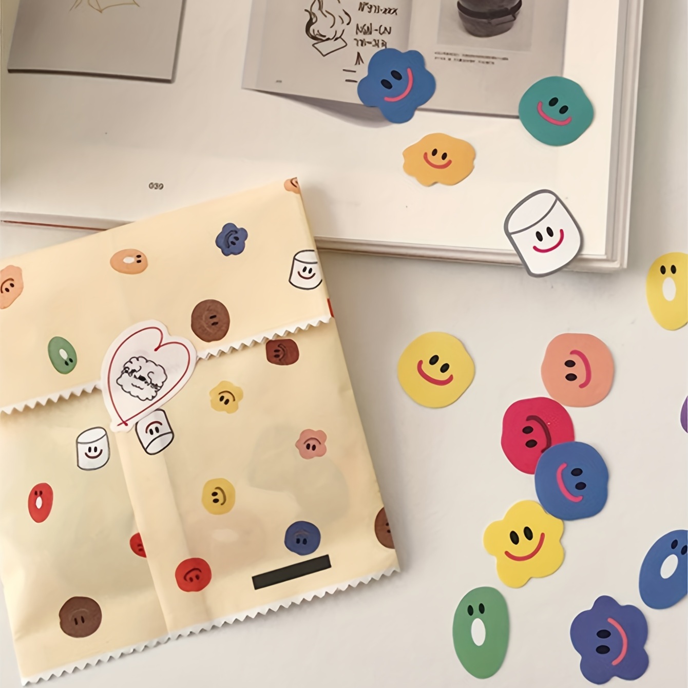 Sticker Sheet Set - 110枚入り シングルパック アニメ漫画 ラウンド型 マルチカラー セミマット