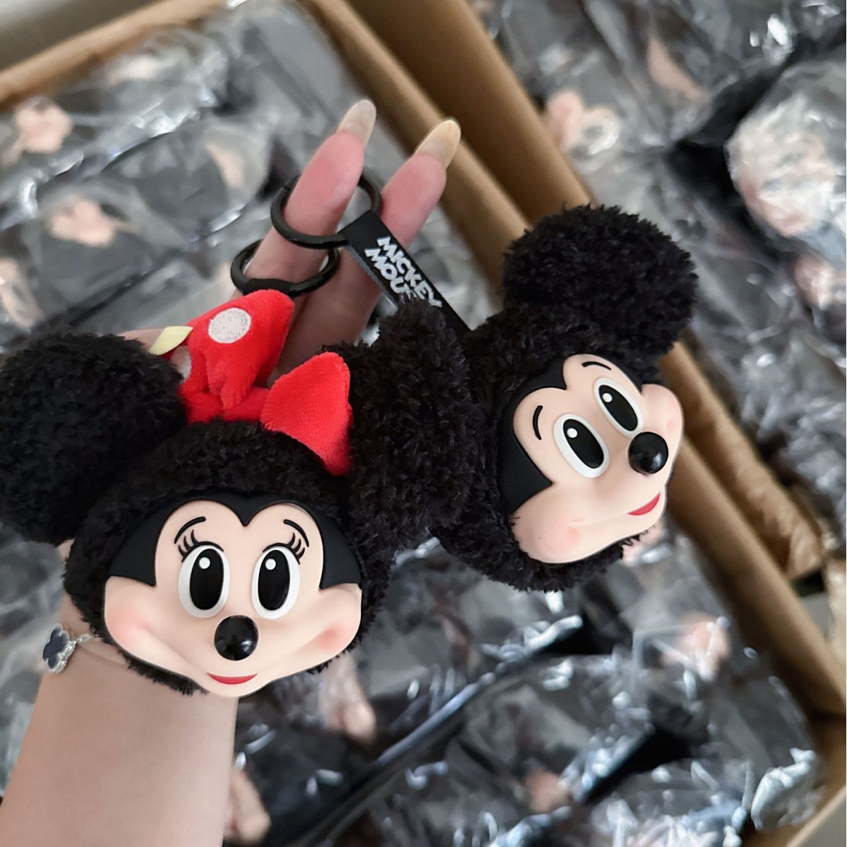 ミッキー ミニー ぬいぐるみ キーホルダー かわいいビニール - Anime Merchandise Figures のレビューと価格